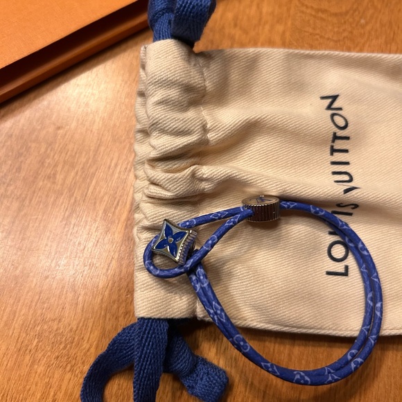 Pre-Owned Men’s Louis Vuitton “Catch It” Bracelet - Picture 6 of 6